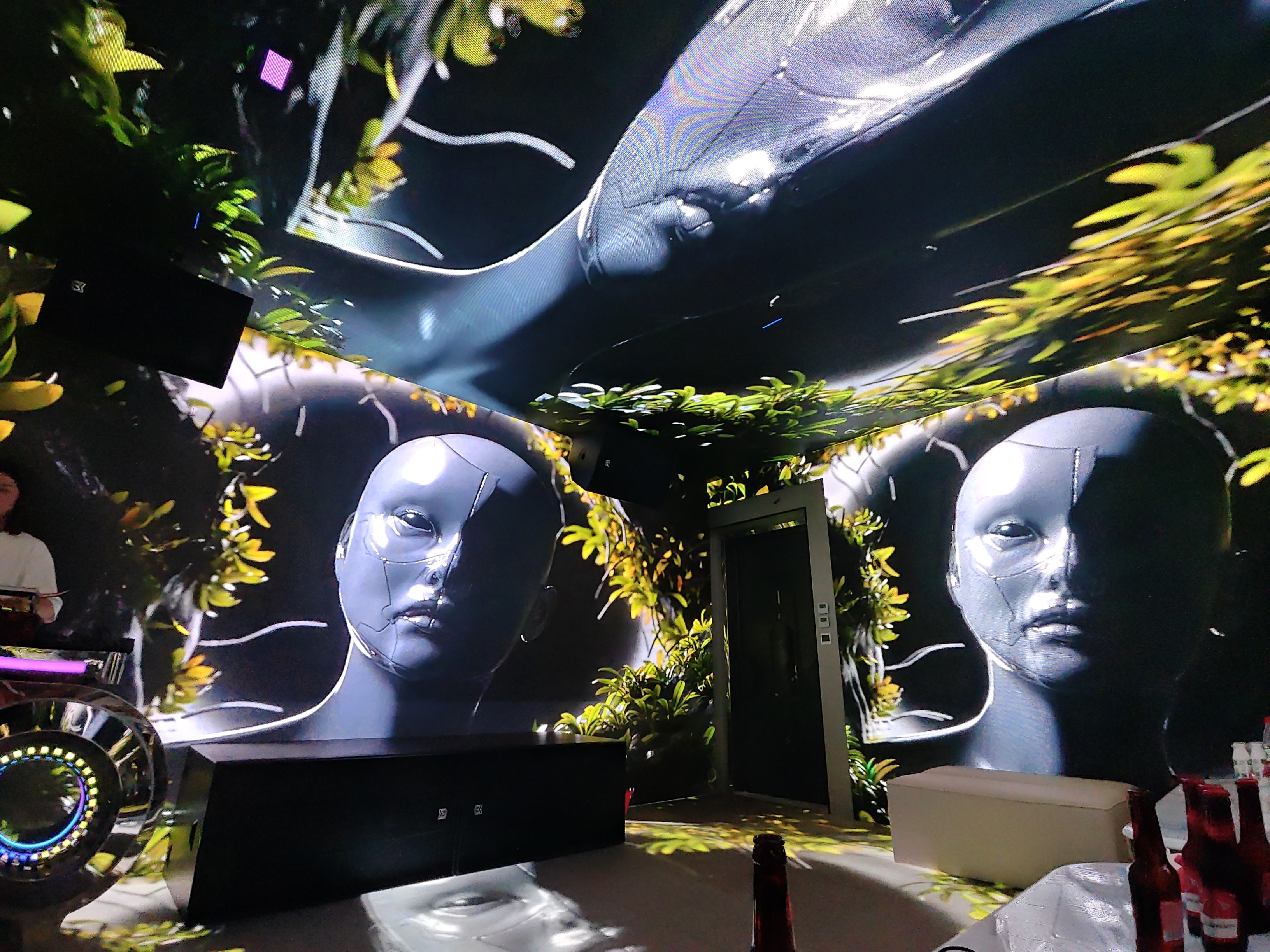 桂林星空 PARTY?6D 沉浸式 KTV 多规格显示系统项目